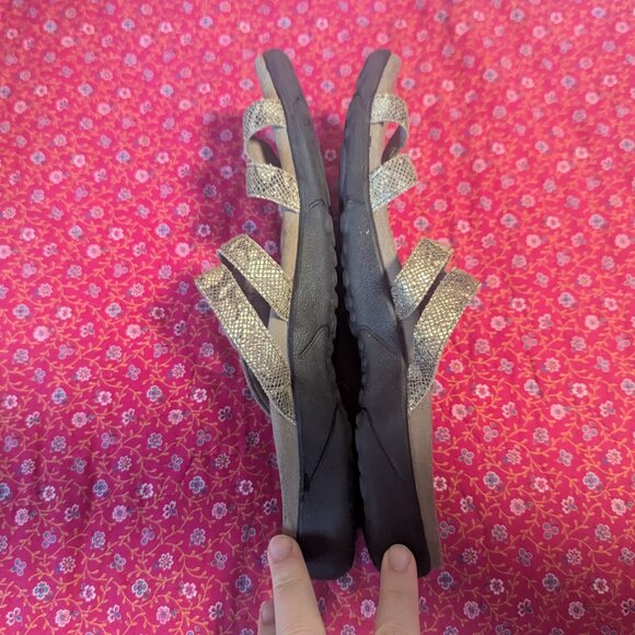 Taos Journey Animal Snake Print Tan Beige Sandals Slip On Size 9 - Picture 6 of 8